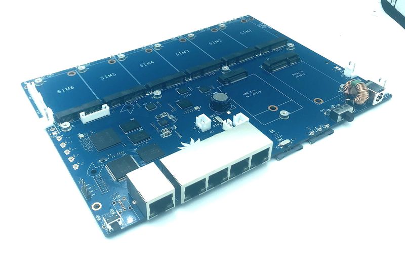 File:5G gateway 6card.jpg
